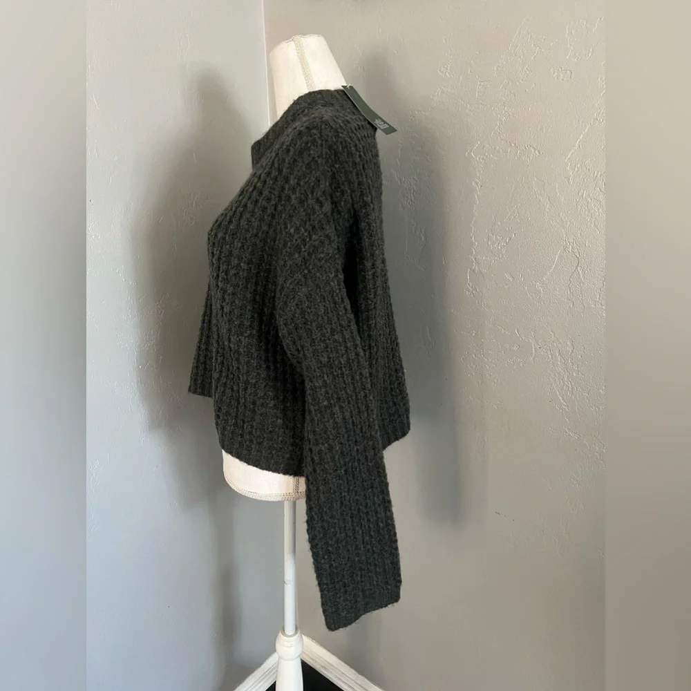 Wild fable sweater size M